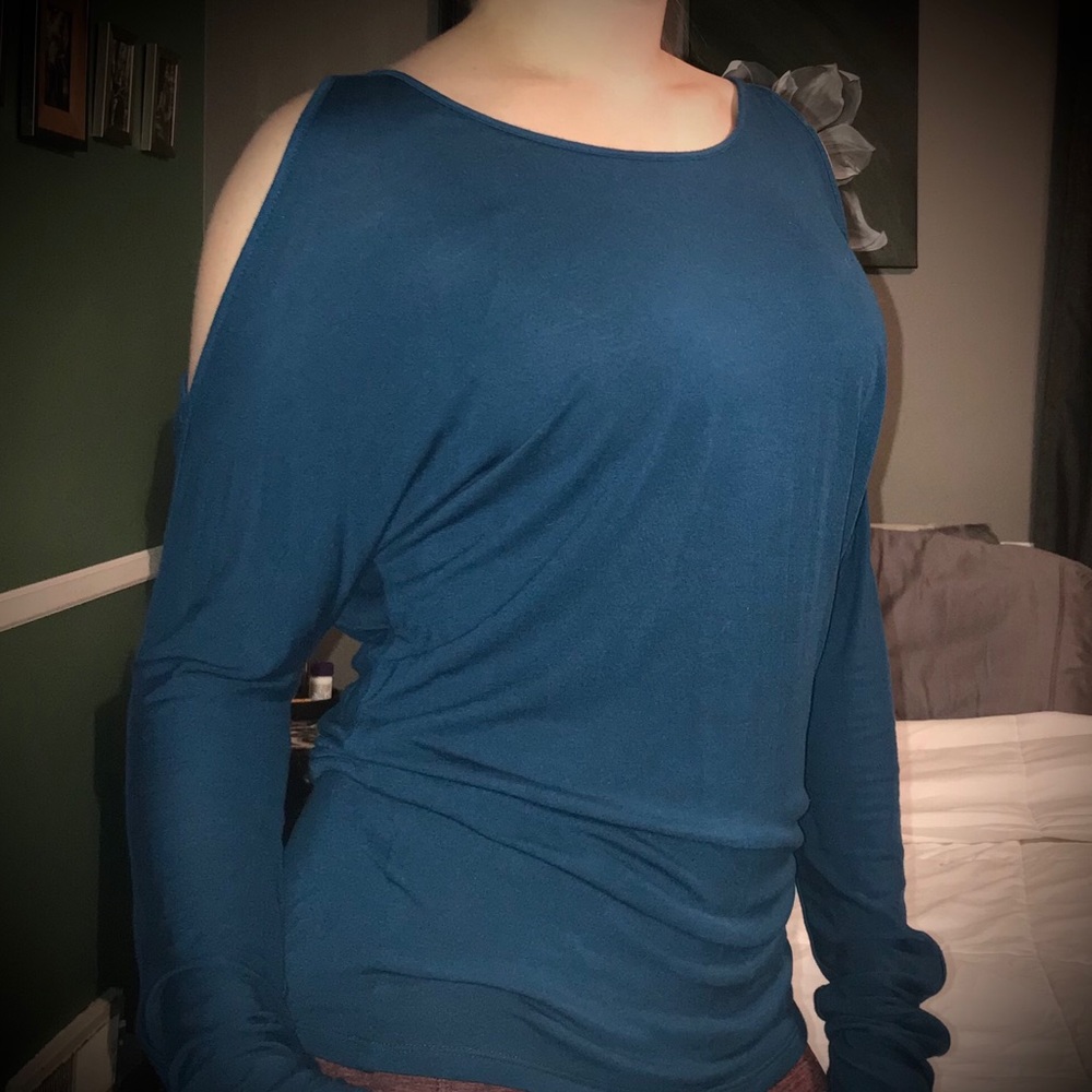 Express Cold Shoulder Long Sleeve Shirt